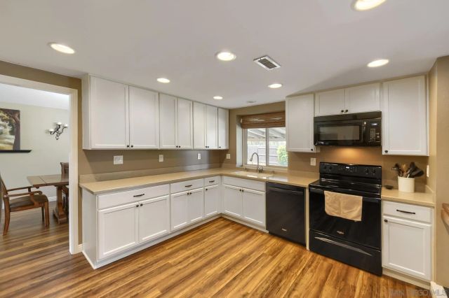 9518 HILLCREEK WAY, Santee, CA 92071