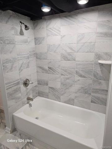 6806 Niagara Street, Romulus, MI 48174