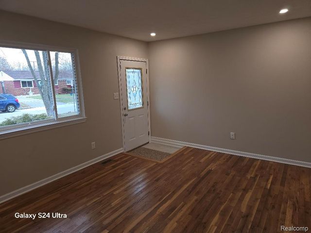 6806 Niagara Street, Romulus, MI 48174