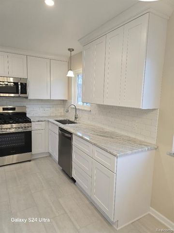 6806 Niagara Street, Romulus, MI 48174