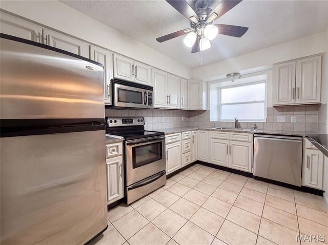 1154 Rue La Chelle Walk 1154, St Louis, MO 63141