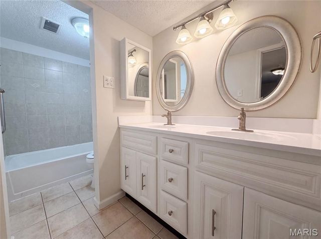 1154 Rue La Chelle Walk 1154, St Louis, MO 63141