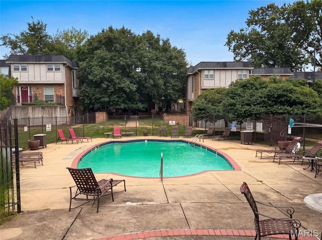 1154 Rue La Chelle Walk 1154, St Louis, MO 63141