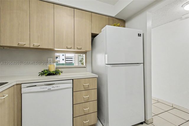 1825 W 44th Pl 509, Hialeah, FL 33012