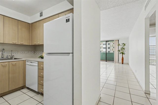 1825 W 44th Pl 509, Hialeah, FL 33012