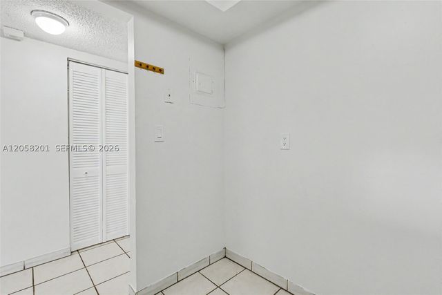 1825 W 44th Pl 509, Hialeah, FL 33012