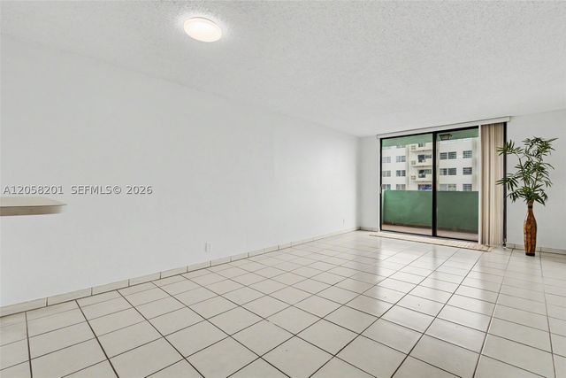 1825 W 44th Pl 509, Hialeah, FL 33012
