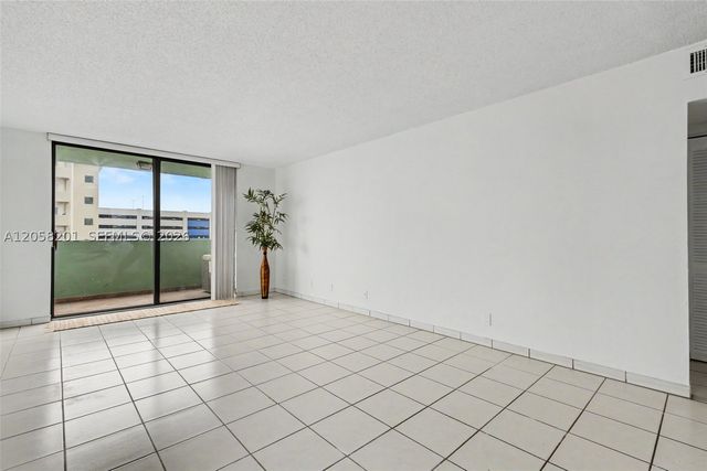 1825 W 44th Pl 509, Hialeah, FL 33012