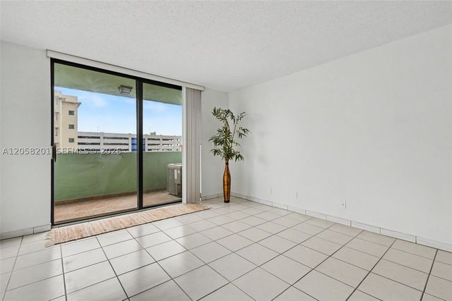 1825 W 44th Pl 509, Hialeah, FL 33012