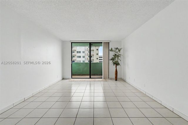 1825 W 44th Pl 509, Hialeah, FL 33012