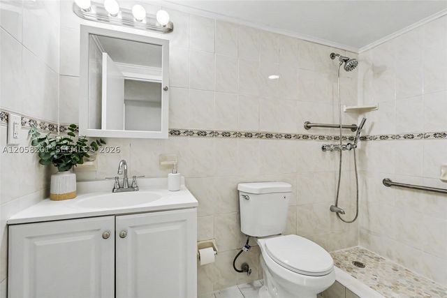 1825 W 44th Pl 509, Hialeah, FL 33012