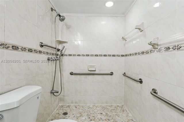 1825 W 44th Pl 509, Hialeah, FL 33012