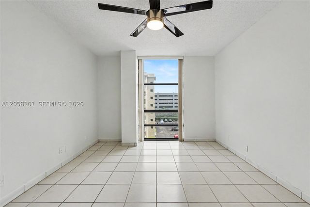 1825 W 44th Pl 509, Hialeah, FL 33012
