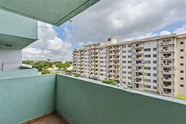 1825 W 44th Pl 509, Hialeah, FL 33012