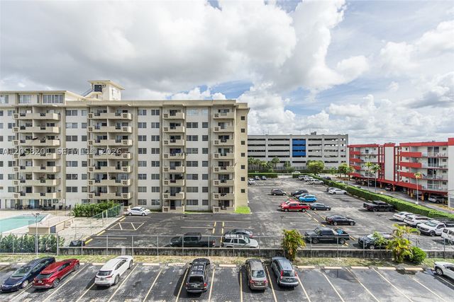 1825 W 44th Pl 509, Hialeah, FL 33012