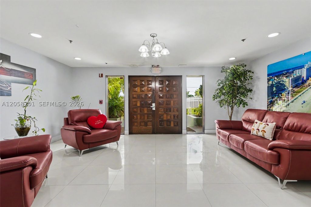 Image 10 of property listing at 1825 W 44th Pl 509, Hialeah, FL 33012