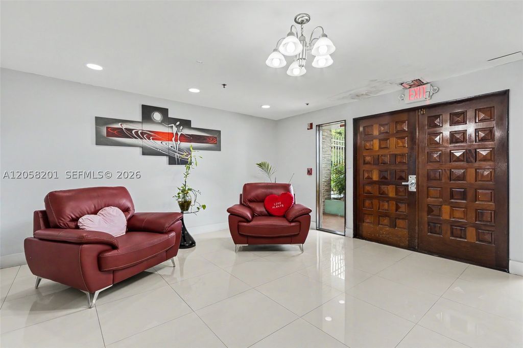 Image 11 of property listing at 1825 W 44th Pl 509, Hialeah, FL 33012