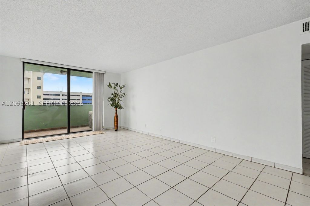 Image 21 of property listing at 1825 W 44th Pl 509, Hialeah, FL 33012