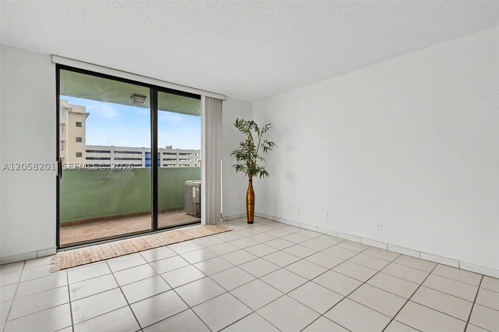 Image 22 of property listing at 1825 W 44th Pl 509, Hialeah, FL 33012