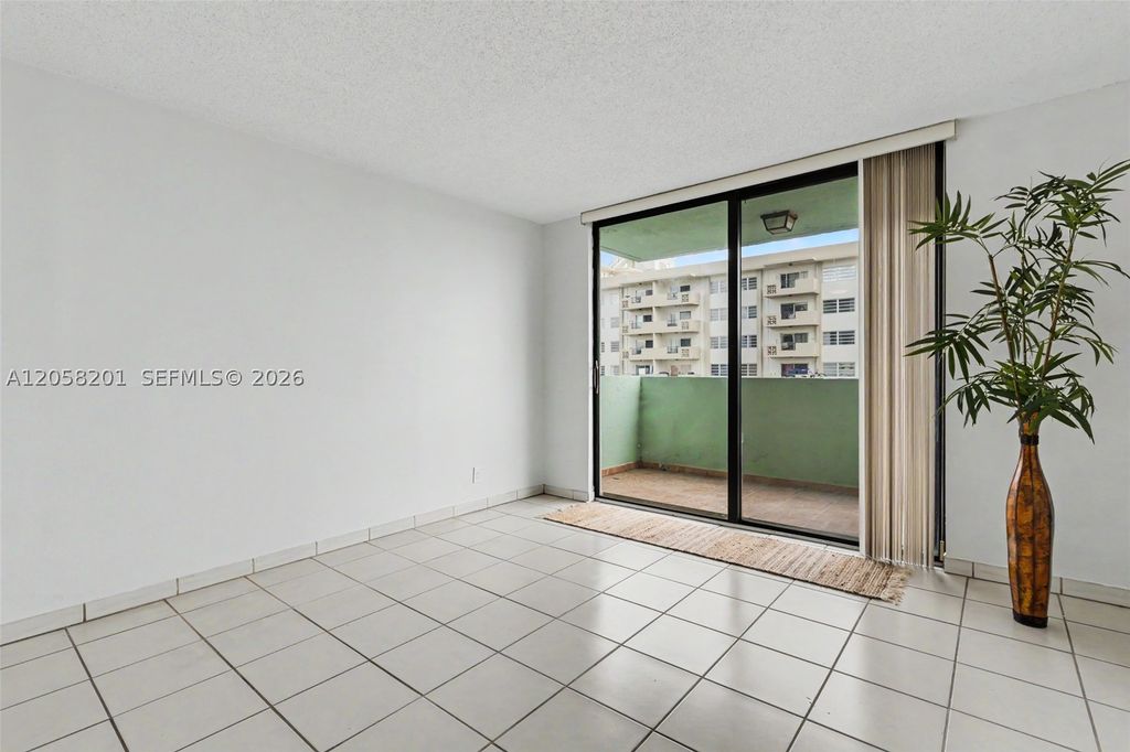 Image 23 of property listing at 1825 W 44th Pl 509, Hialeah, FL 33012
