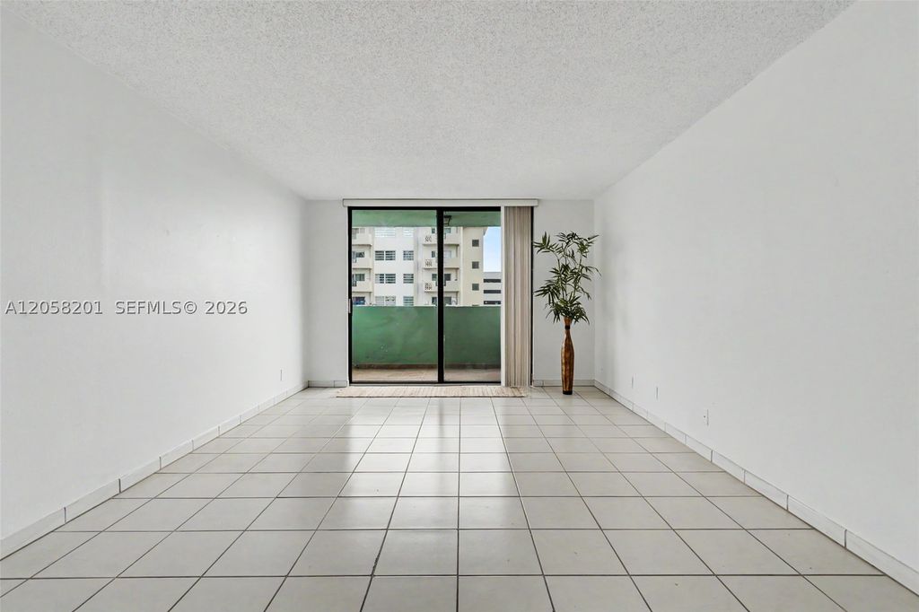 Image 24 of property listing at 1825 W 44th Pl 509, Hialeah, FL 33012