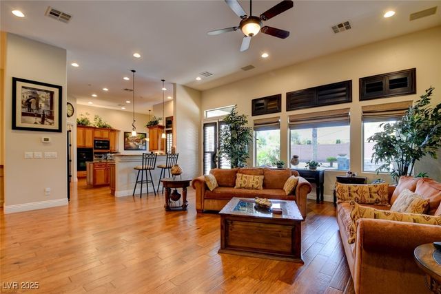 8465 Picket Ridge Court, Las Vegas, NV 89143