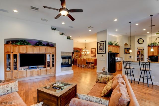 8465 Picket Ridge Court, Las Vegas, NV 89143