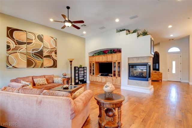 8465 Picket Ridge Court, Las Vegas, NV 89143