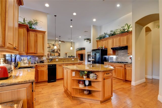 8465 Picket Ridge Court, Las Vegas, NV 89143