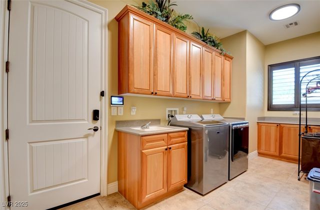 8465 Picket Ridge Court, Las Vegas, NV 89143