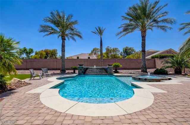 8465 Picket Ridge Court, Las Vegas, NV 89143