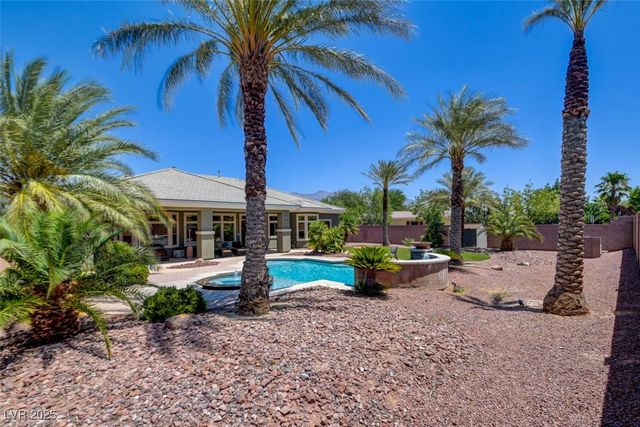 8465 Picket Ridge Court, Las Vegas, NV 89143