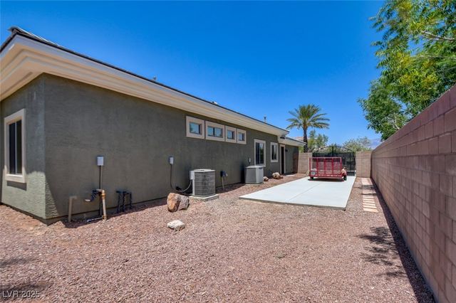 8465 Picket Ridge Court, Las Vegas, NV 89143