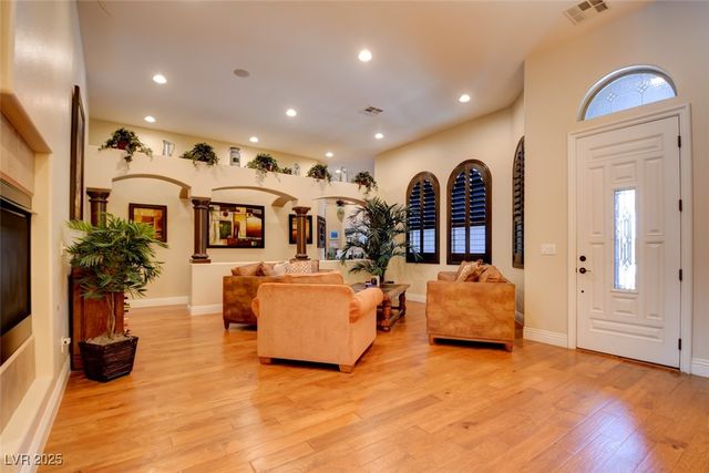 8465 Picket Ridge Court, Las Vegas, NV 89143