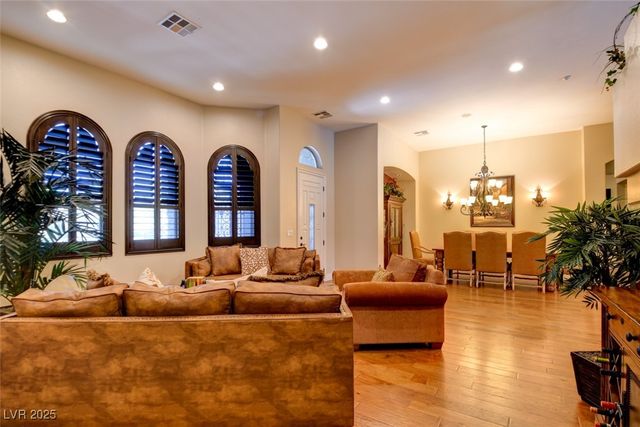 8465 Picket Ridge Court, Las Vegas, NV 89143