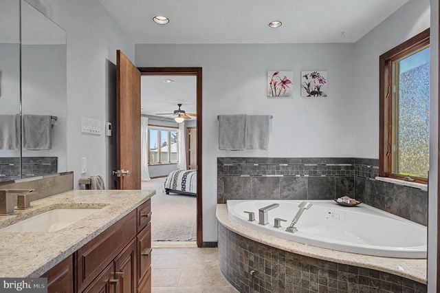 9 SEAGARDEN DR, Linwood, NJ 08221