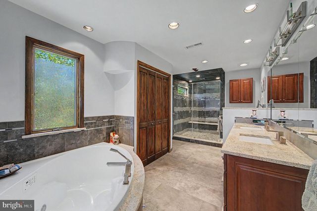 9 SEAGARDEN DR, Linwood, NJ 08221