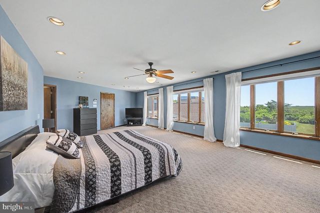 9 SEAGARDEN DR, Linwood, NJ 08221