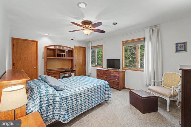 9 SEAGARDEN DR, Linwood, NJ 08221