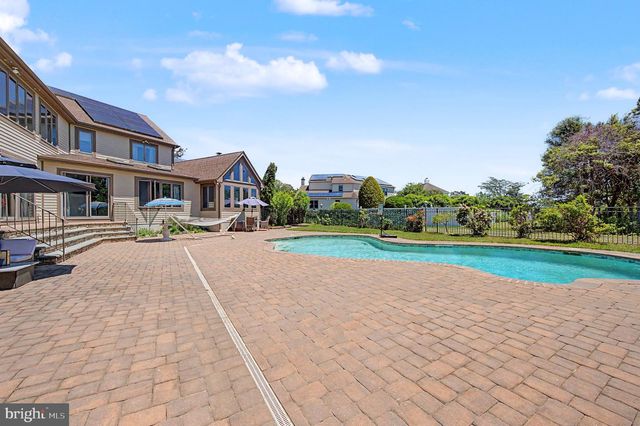 9 SEAGARDEN DR, Linwood, NJ 08221