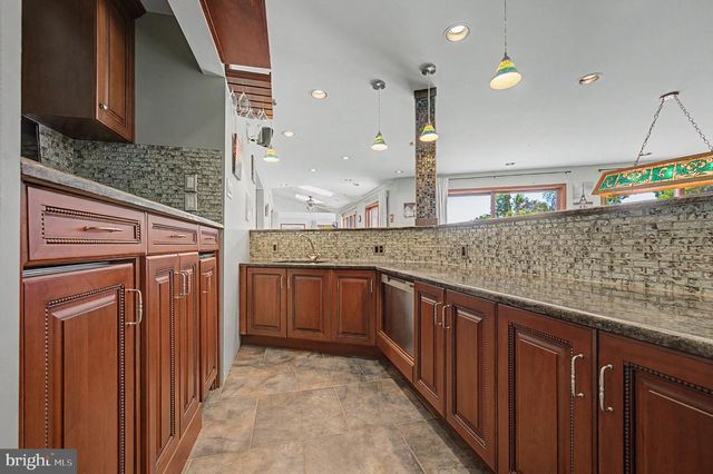 9 SEAGARDEN DR, Linwood, NJ 08221