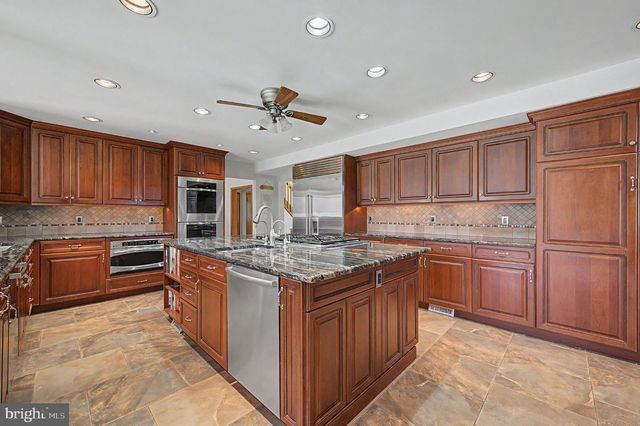 9 SEAGARDEN DR, Linwood, NJ 08221
