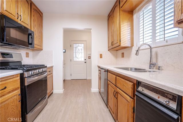 11018 Woodley, Granada Hills, CA 91344