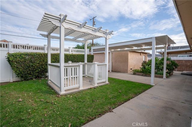 11018 Woodley, Granada Hills, CA 91344