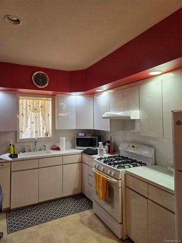 70-22 68th Street, Glendale, NY 11385