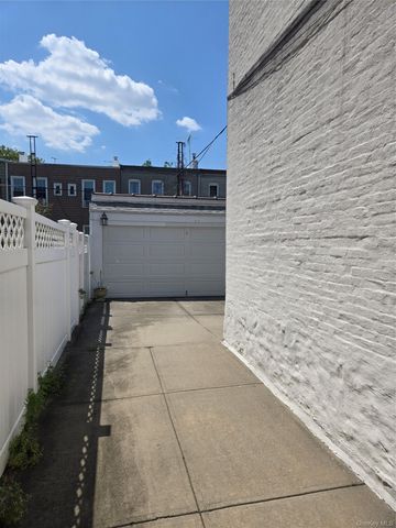 70-22 68th Street, Glendale, NY 11385