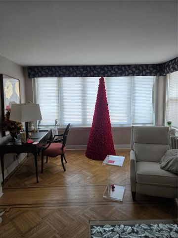 70-22 68th Street, Glendale, NY 11385