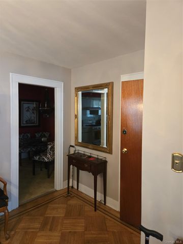 70-22 68th Street, Glendale, NY 11385