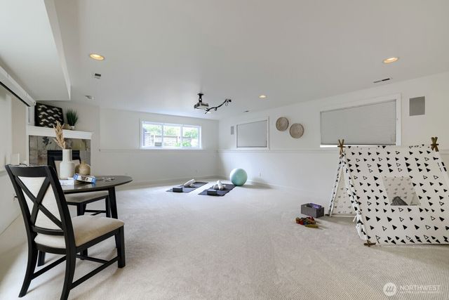 721 N 79th Street, Seattle, WA 98103