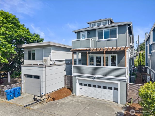 721 N 79th Street, Seattle, WA 98103